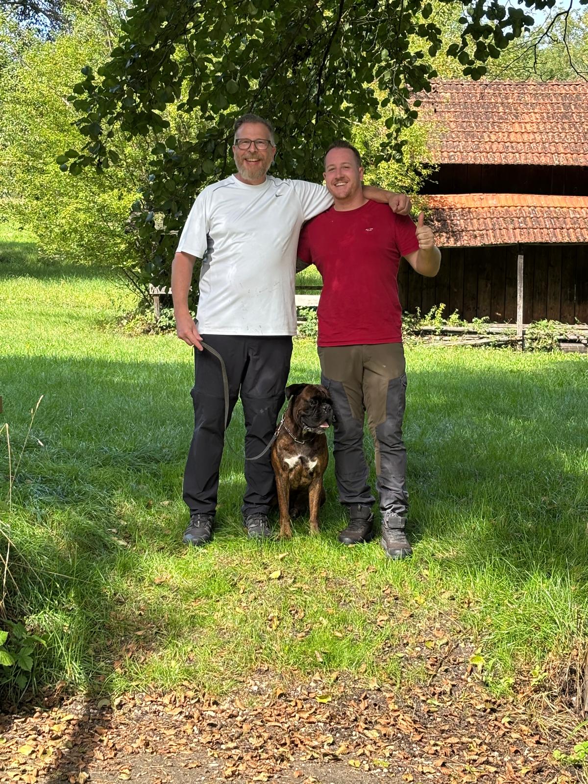 Michael und Thomas mit Joshi in Siegesposition